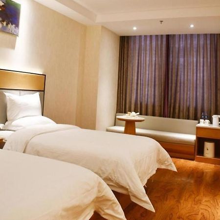 Greentree Inn Geermu Walking Street Business Hotel Golmud Bagian luar foto