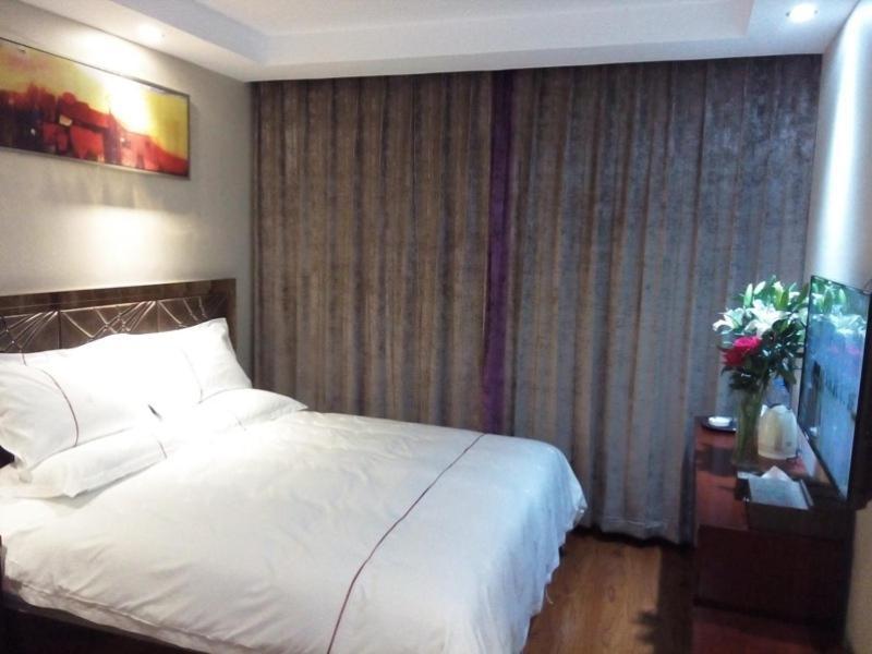 Greentree Inn Geermu Walking Street Business Hotel Golmud Bagian luar foto