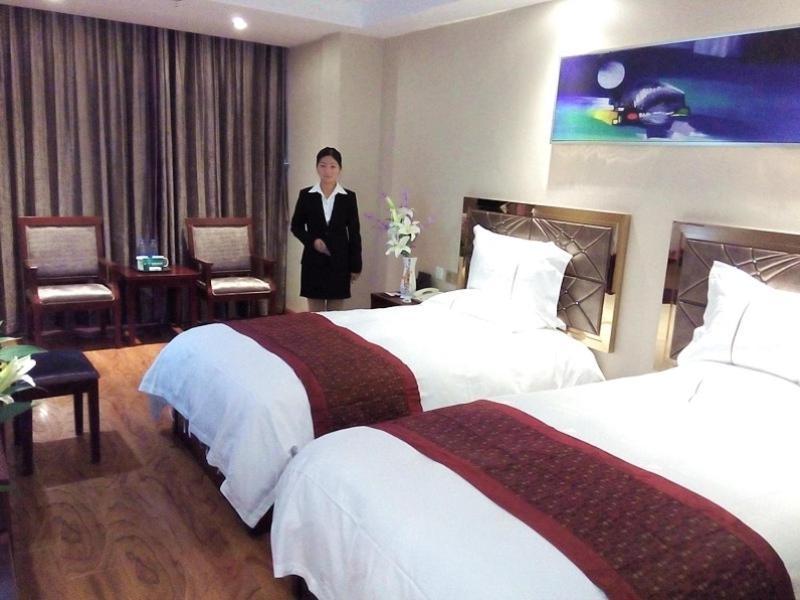 Greentree Inn Geermu Walking Street Business Hotel Golmud Bagian luar foto