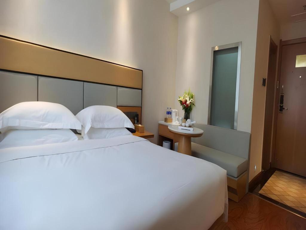 Greentree Inn Geermu Walking Street Business Hotel Golmud Bagian luar foto