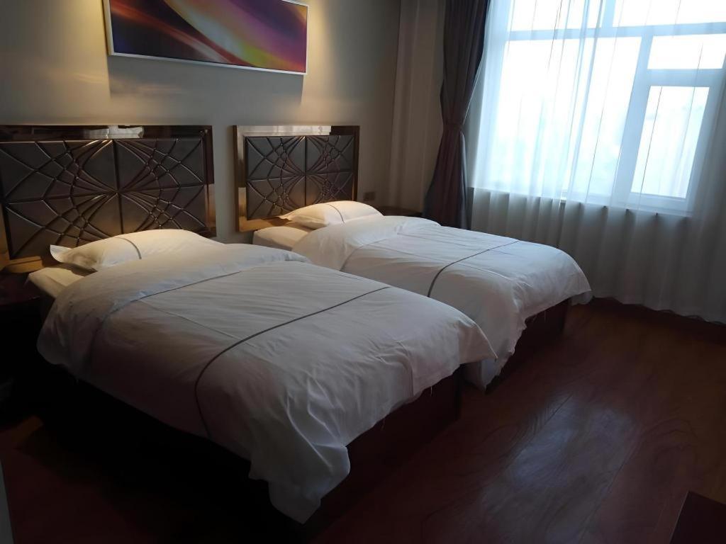 Greentree Inn Geermu Walking Street Business Hotel Golmud Bagian luar foto