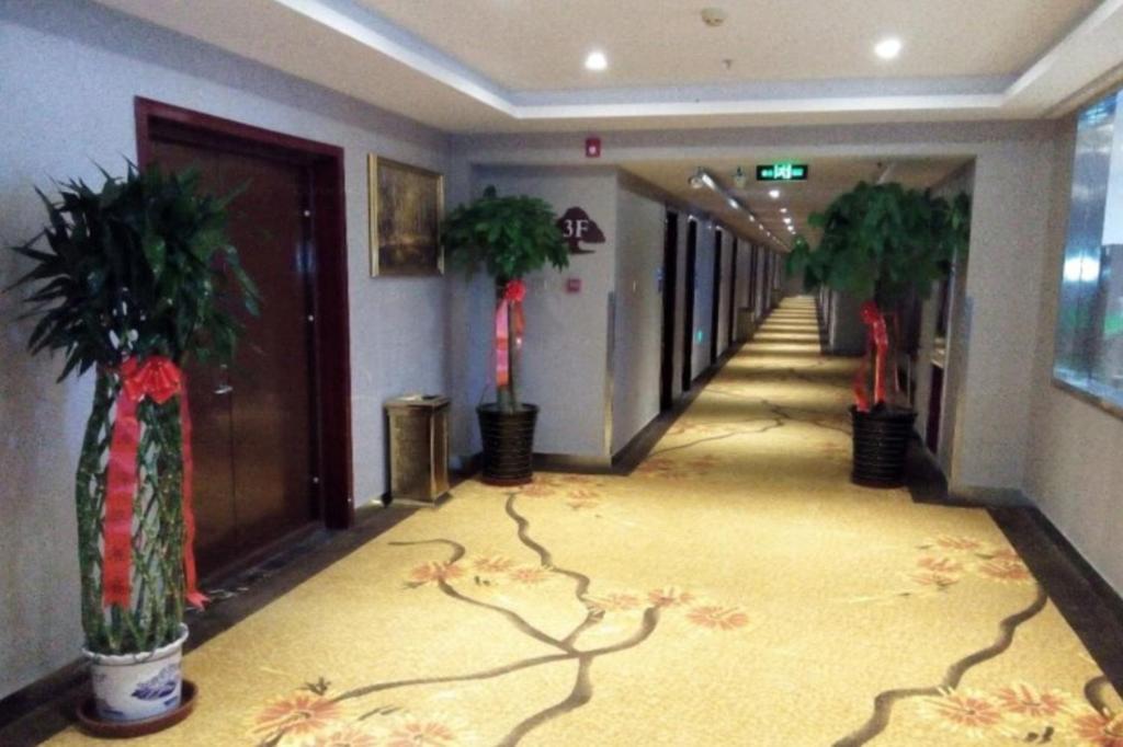 Greentree Inn Geermu Walking Street Business Hotel Golmud Bagian luar foto