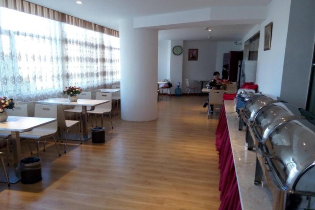 Greentree Inn Geermu Walking Street Business Hotel Golmud Bagian luar foto