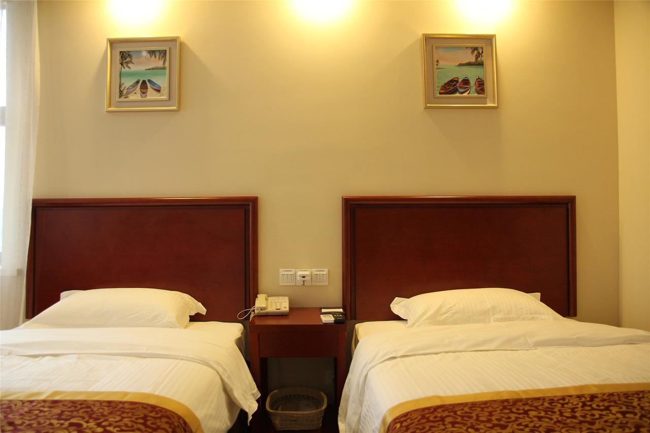 Greentree Inn Geermu Walking Street Business Hotel Golmud Bagian luar foto