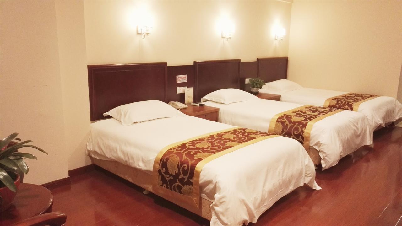Greentree Inn Geermu Walking Street Business Hotel Golmud Bagian luar foto