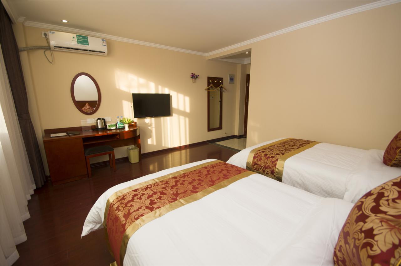 Greentree Inn Geermu Walking Street Business Hotel Golmud Bagian luar foto