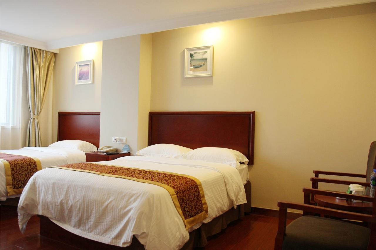 Greentree Inn Geermu Walking Street Business Hotel Golmud Bagian luar foto