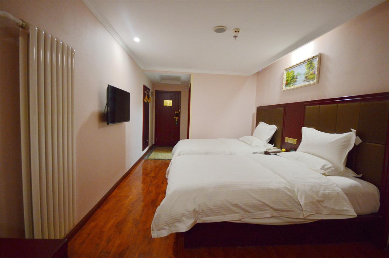 Greentree Inn Geermu Walking Street Business Hotel Golmud Bagian luar foto